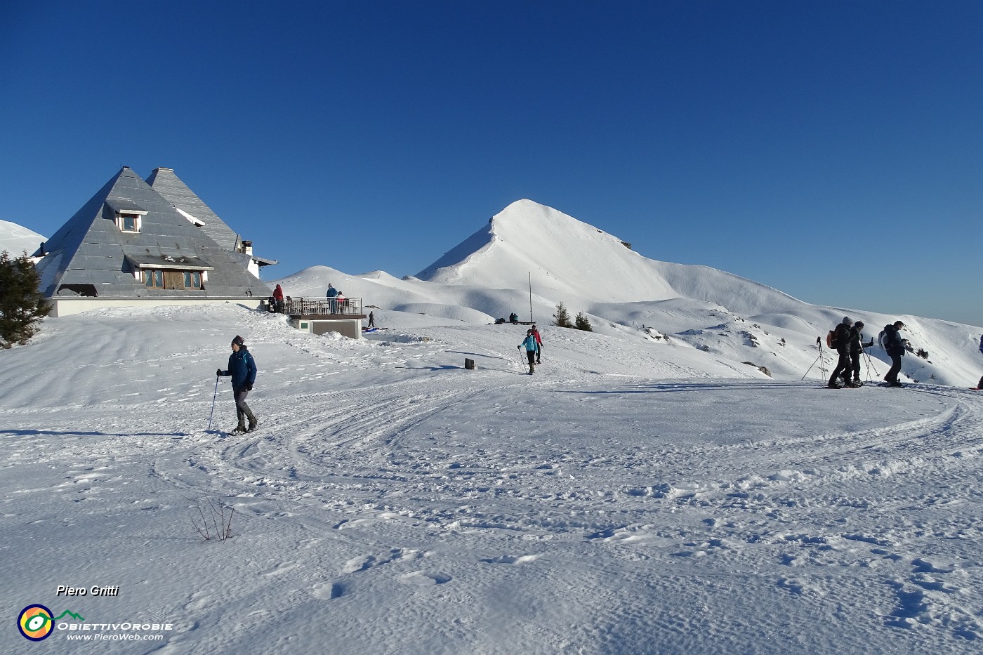 81 Dal Rif. Nicola bella vista in Sodadura baciato dal sole.JPG